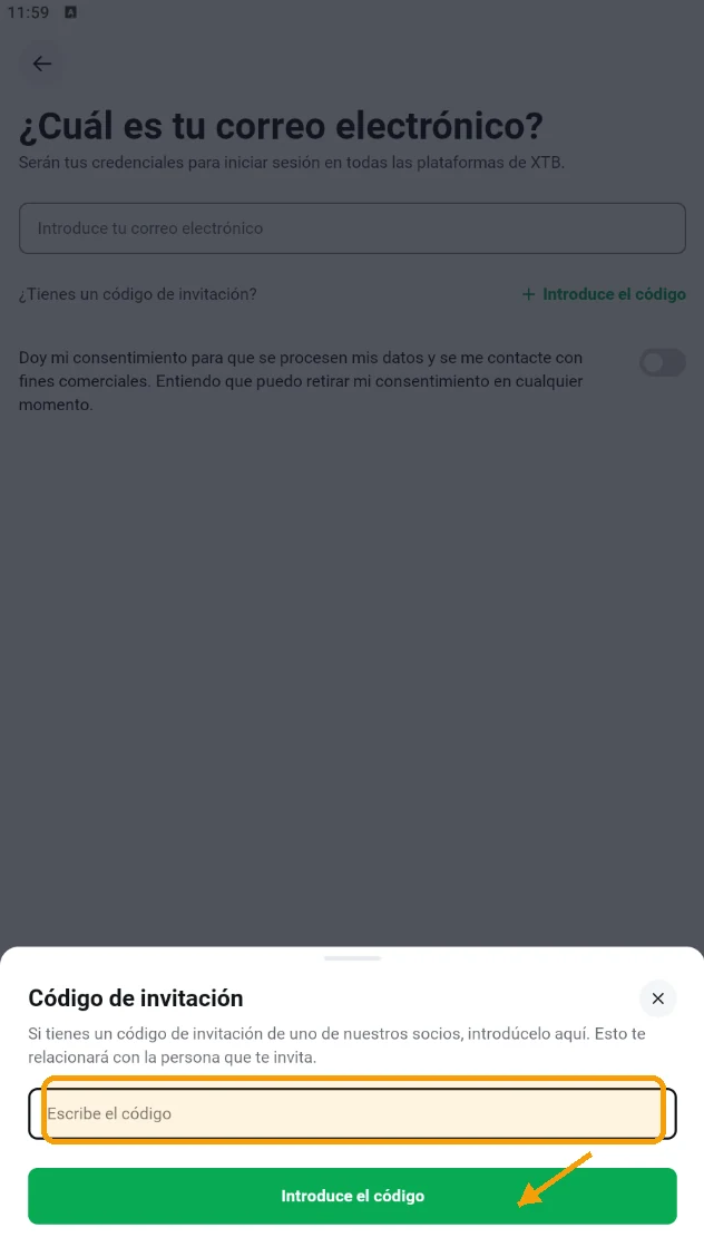 Ventana del código de referido en la app móvil de XTB con STARTXTB ingresado, listo para aplicar