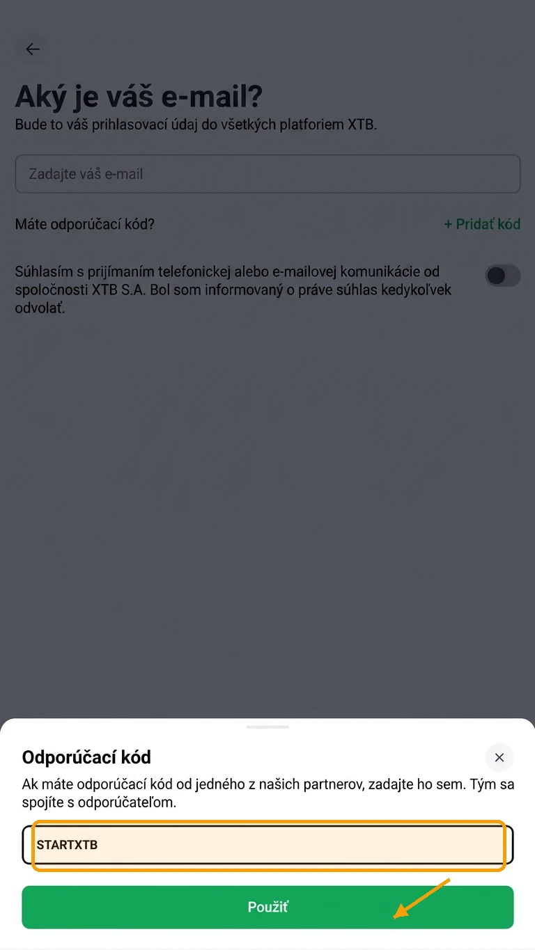 Vyskakovacie okno pre odporúčací kód v mobilnej aplikácii XTB so zadaným STARTXTB, pripravené na potvrdenie